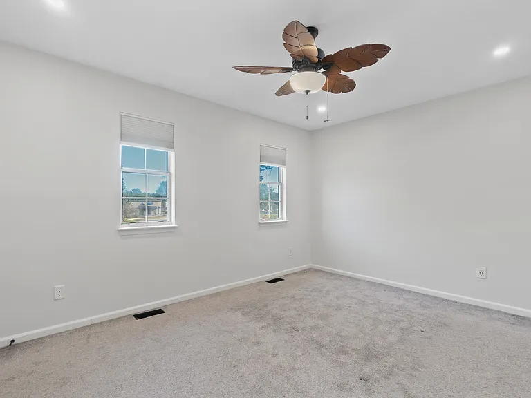 945 Captains Ct — Photo 18