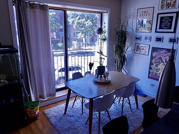 Dinning area with balcony
