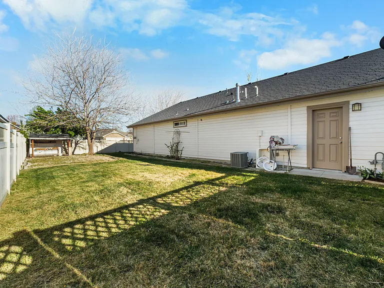 548 N Ripplerock Pl — Photo 32