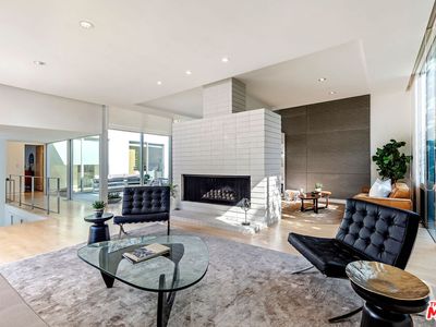 396 N Kenter Ave, Los Angeles, CA, 90049