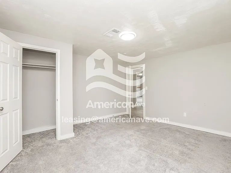 1428648_009_bedroom_10.jpg