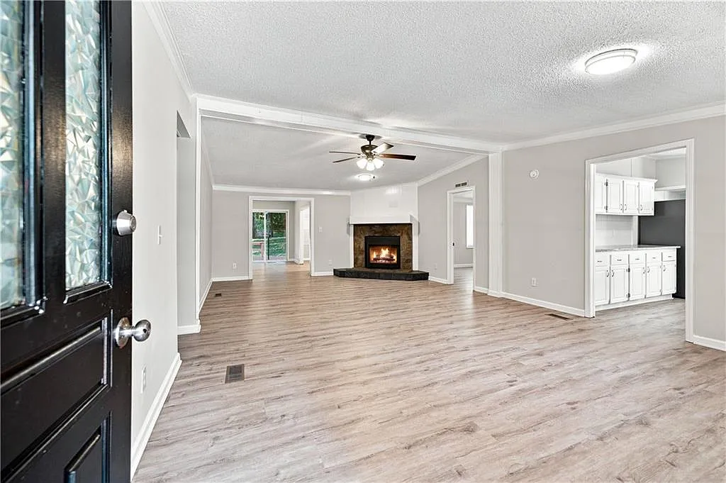 3 bed, 2.0 bath, 1612 sqft, $1,850 — Photo 3