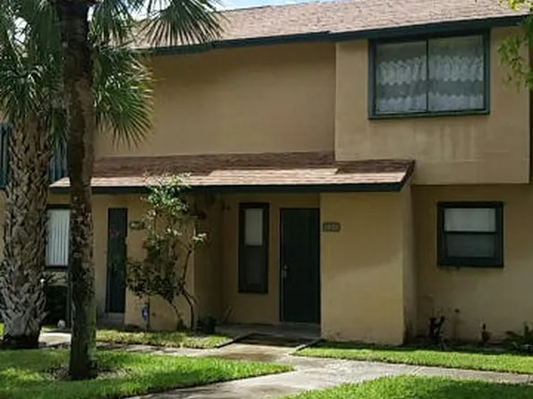 2402 Seaside Dr, Greenacres, FL 33463