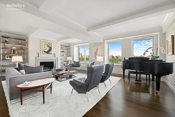 Sold by Sotheby's International Realty | media 2