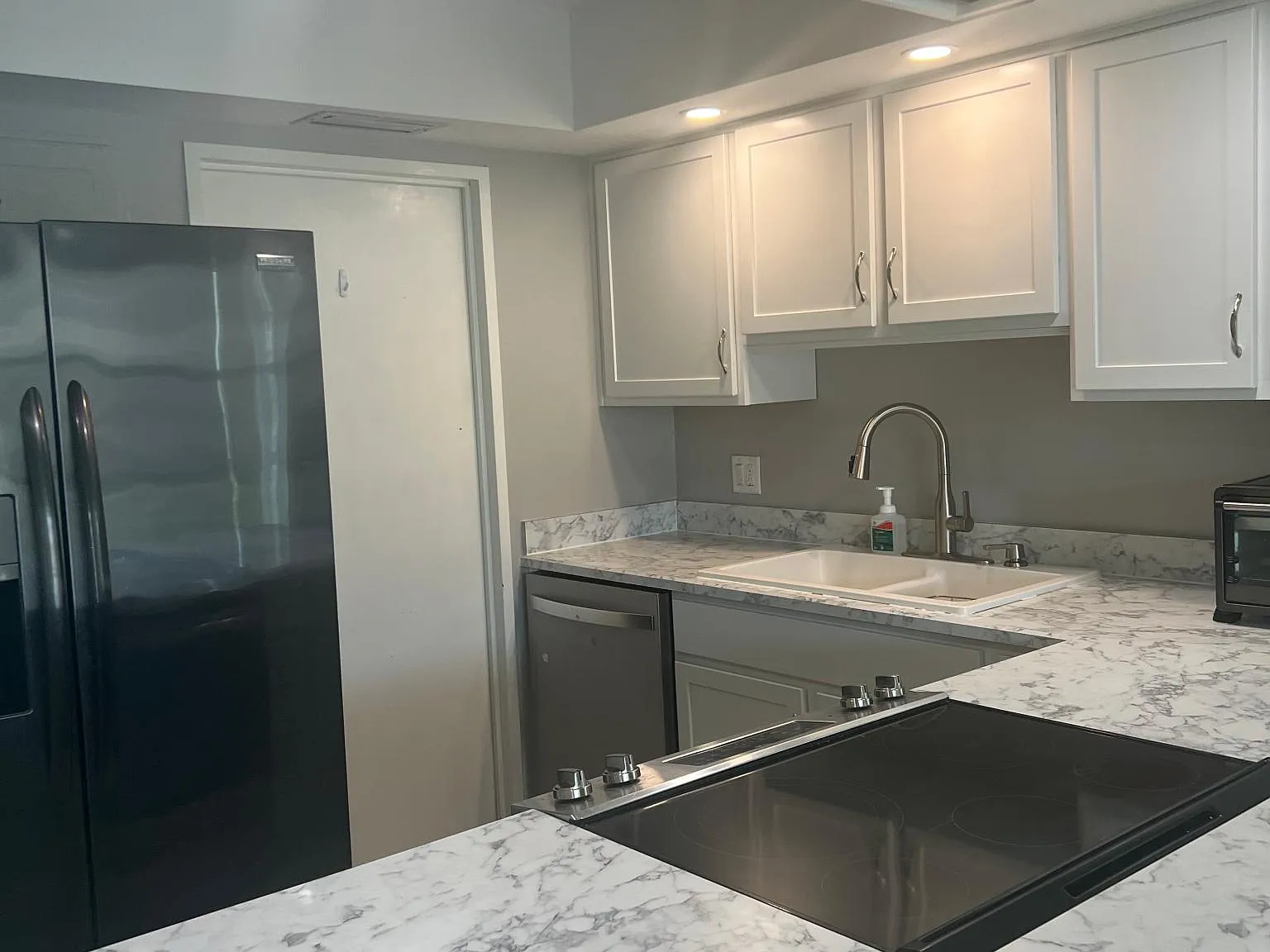 2 bed, 1038 sqft, $1,700 — Photo 2