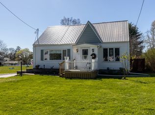 11 Hillcrest Rd, Elmira, NY 14905