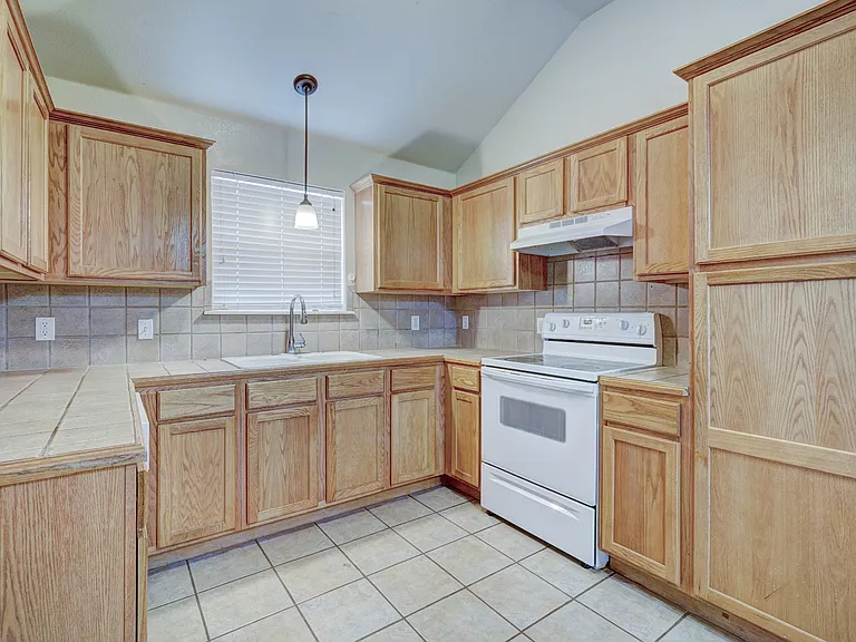 12324 SW 5th St — Photo 6