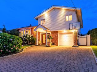 1970 Leonard Ln, Merrick, NY 11566