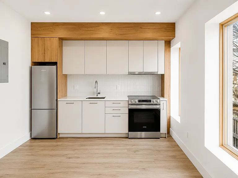 135 Moffat St #2RR — Photo 2
