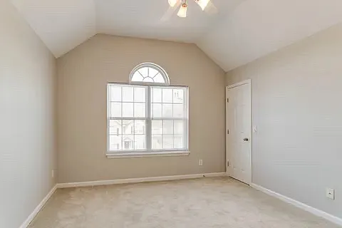6044 Cullen Dr — Photo 7