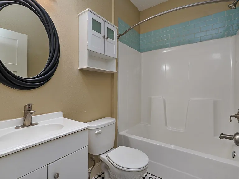 1040 E Walnut St #D — Photo 10