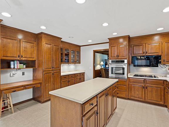 4th image of 512 Providence Sq