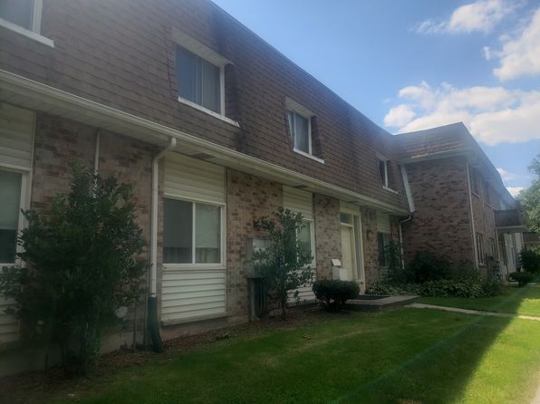 820 Sandra Dr APT 2C, University Park, IL 60484