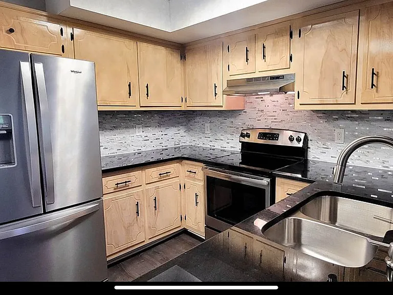 932 Kingsbury Dr #D — Photo 5