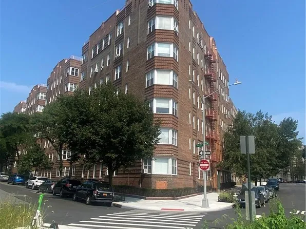 601 Pelham Parkway N #214, Bronx, NY 10467