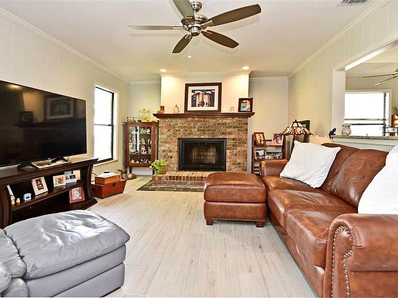 3rd image of 2312 W Union Cir