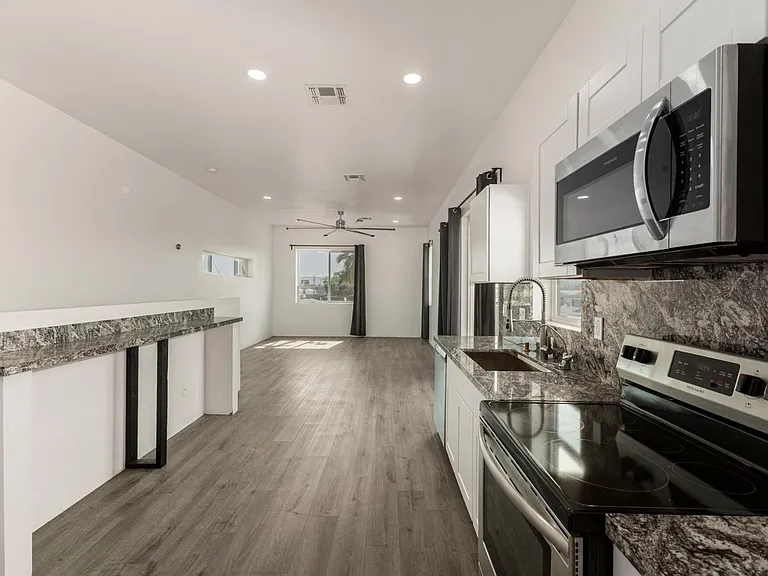 1933 E Monroe St #2 — Photo 5