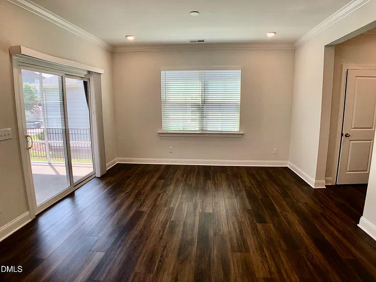 313 Ivy Arbor Way — Photo 4