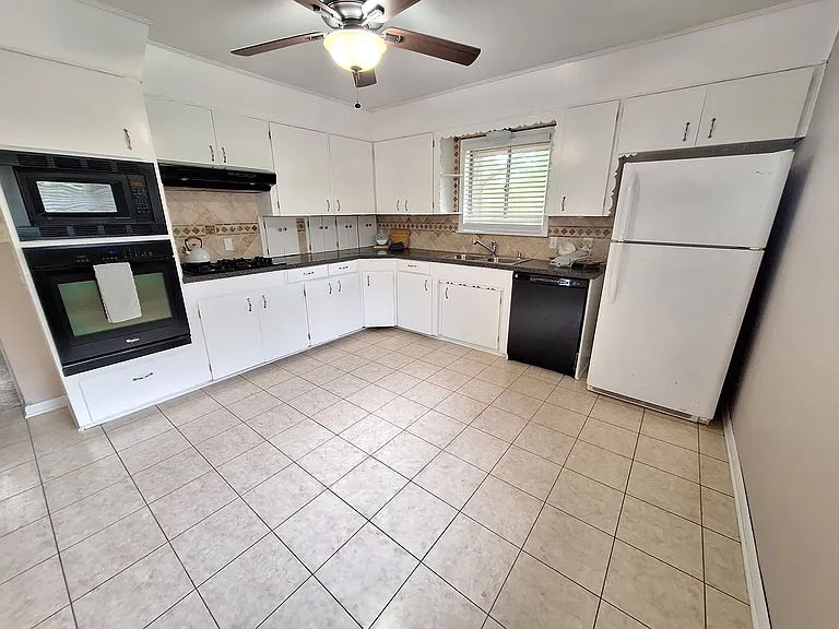 821 Princeton Rd — Photo 4