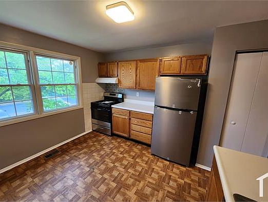 2nd image of 322 High Knob Ln