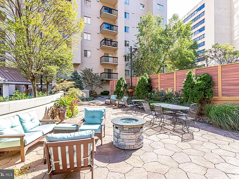 1211 S Eads St #1203 — Photo 45