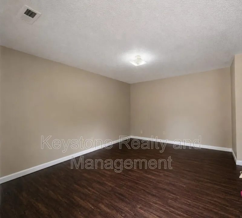2 bed, 1.0 bath, 850 sqft, $725 — Photo 2