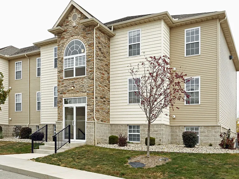 Briar Ridge Apartments — Photo 2