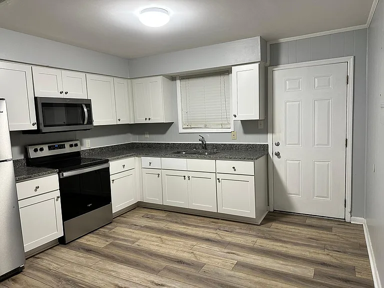 2145 Louisiana Ave — Photo 3