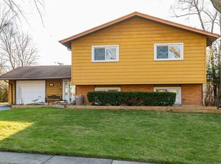 1640 Ashley Rd, Hoffman Estates, IL 60169