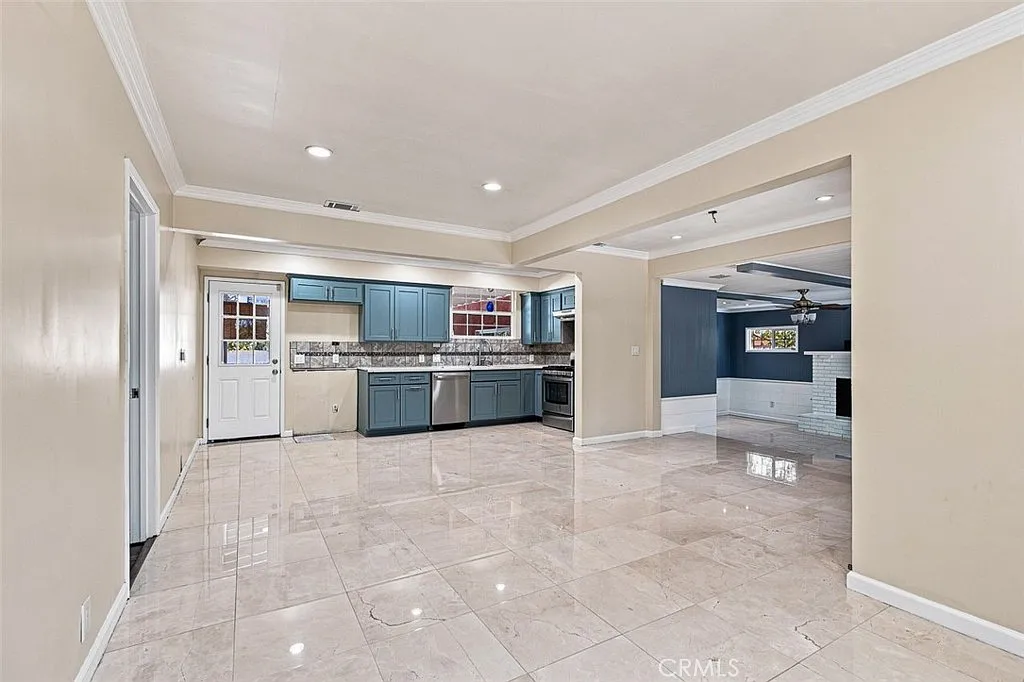 5 bed, 2078 sqft, $4,700 — Photo 4