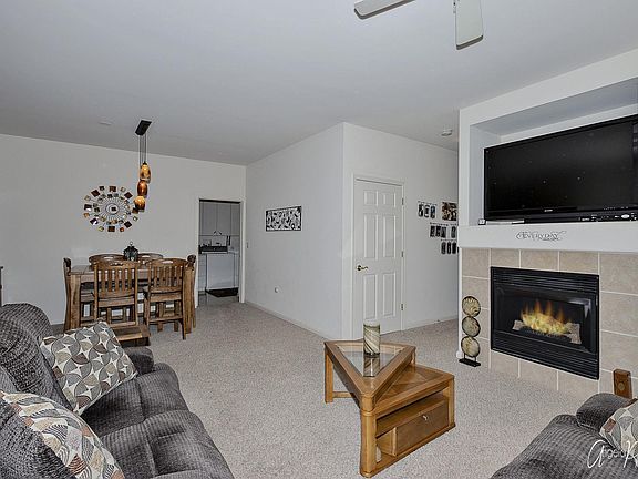 3rd image of 1120 N Oakwood Dr
