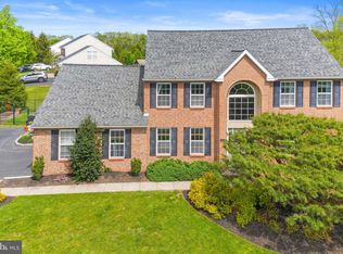 917 Harcourt Ln, Harleysville, PA 19438