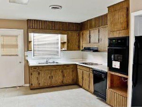 3rd image of 748 Oakdale Dr