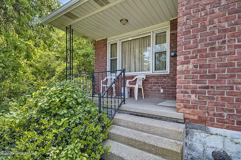 2nd image of 31 Fairfield Avenue