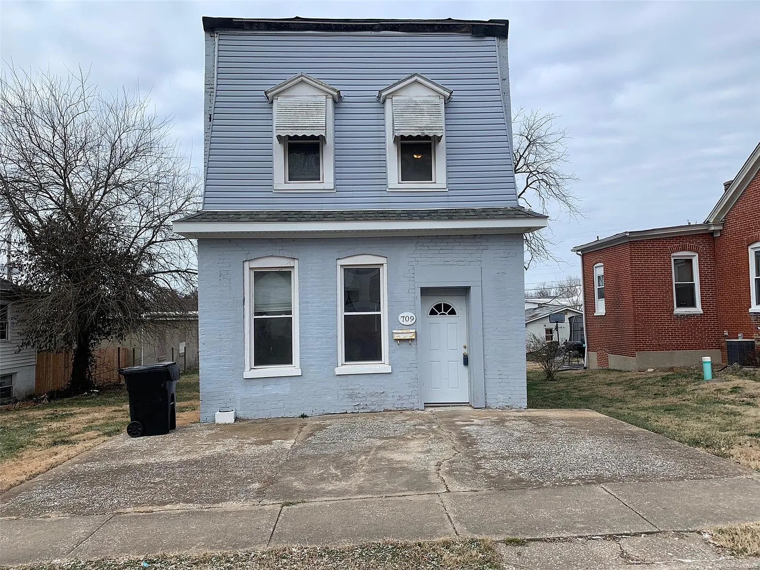 709 S High St photo 1