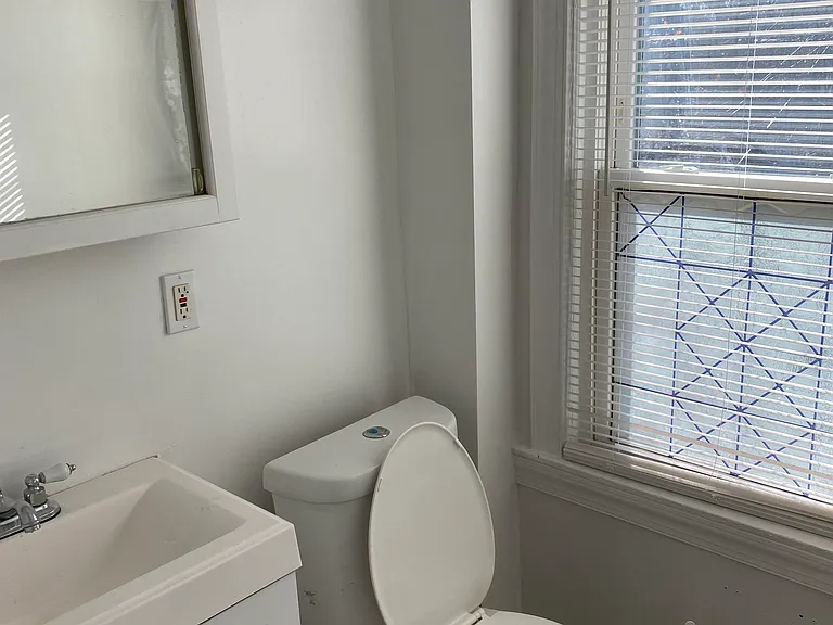1008 Terrill St — Photo 6