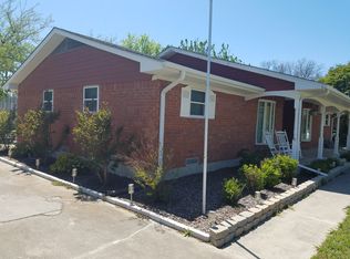 2004 Maplewood Dr, Gainesville, TX 76240