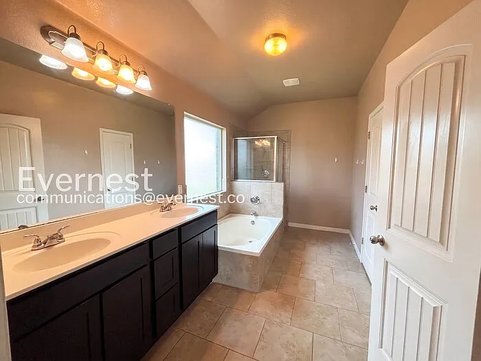 501 W Vega Ln — Photo 6