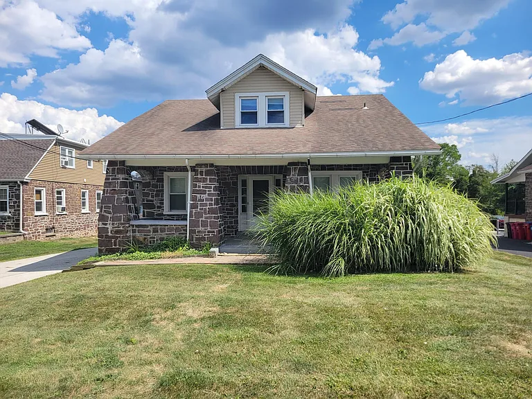 16 Eagleville Rd — Photo 1