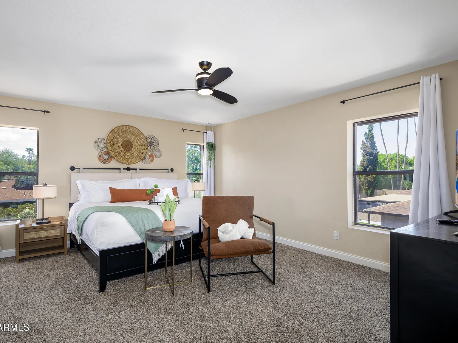 4 bed, 3.0 bath, 2585 sqft, $5,995 — Photo 4