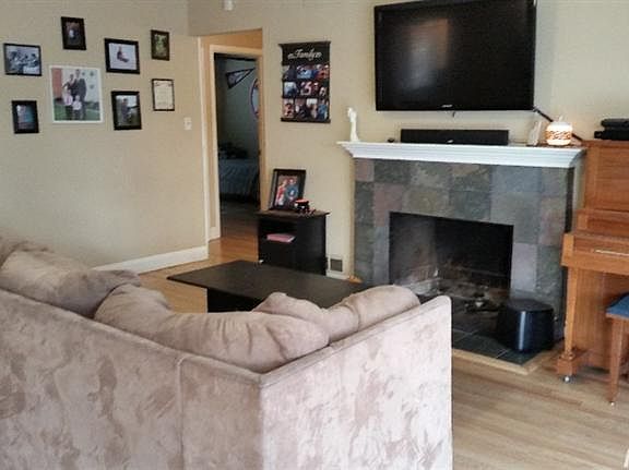 3rd image of 1100 Holly Dr