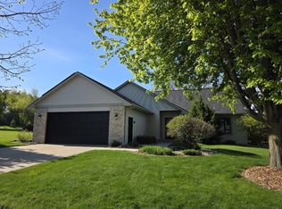 125 Meadow Ridge Ln, Madison, WI 53704