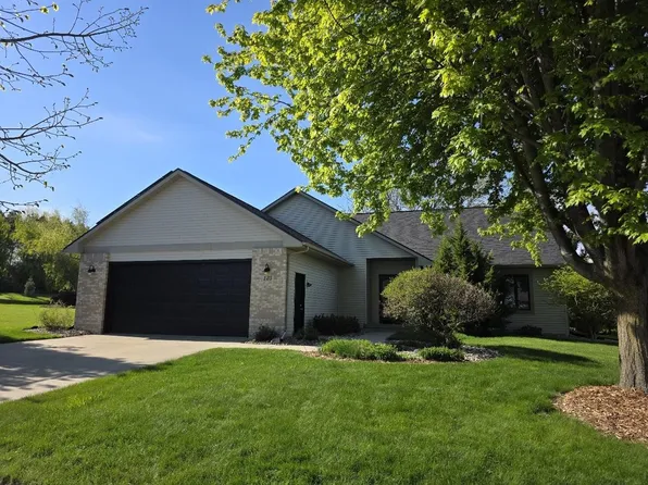 125 Meadow Ridge Ln, Madison, WI 53704