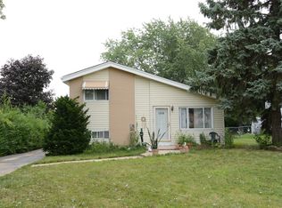 1555 Larry Ln, Glendale Heights, IL 60139