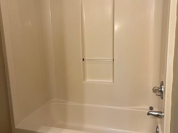 4th image of 401 Highland Heights Dr