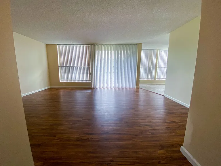 Sleepy Hollow Apartments — Photo 19