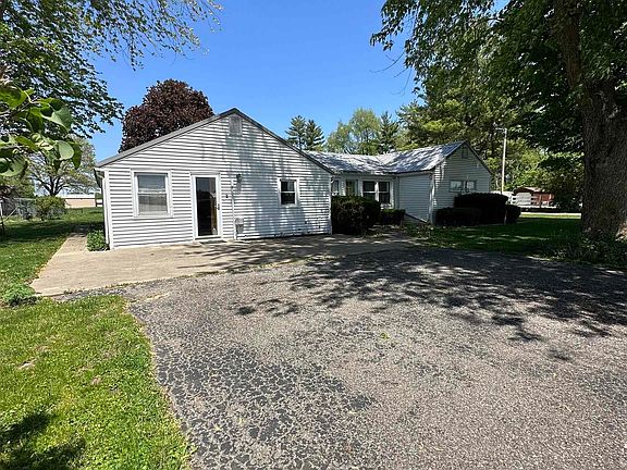 3rd image of 501 E County Road 300 S
