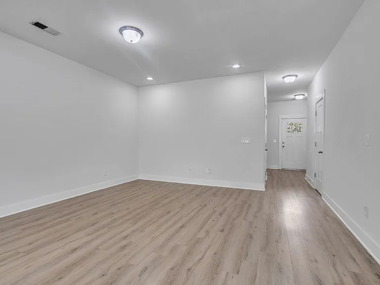 114 Lerner Ct — Photo 12