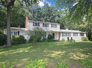 19 Wellsweep Rd, Branford, CT 06405