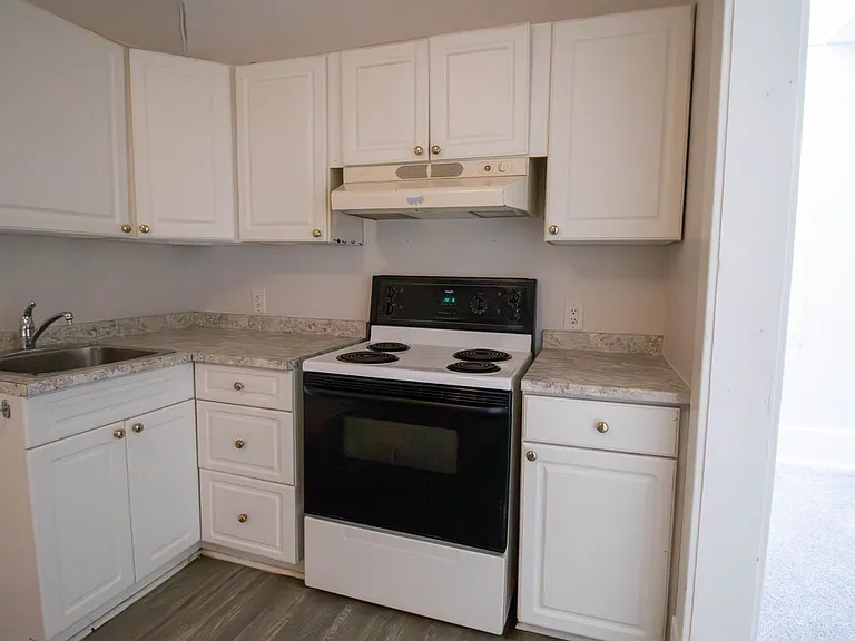 595 King St #10 — Photo 4